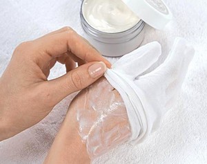 Приготовление маски для сухой кожи рук