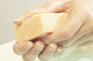Описание процесса лечения папиллом хозяйственным мылом
