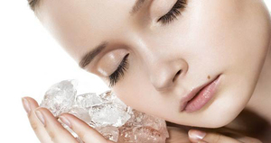 Косметический лед - это прекрасное средство для очистки и увлажнения лица.